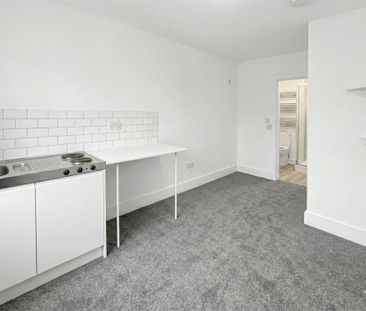 Flat 3, 25c Clayponds Lane, London TW8 0BN - Photo 2