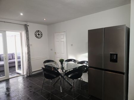 Room in a Shared House, Ingle Avenue, LS27 - Photo 2