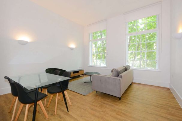 A good sized two bedroom apartment close to Angel Station - Photo 1