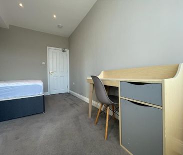 6 bedroom terraced house to rent - Photo 3