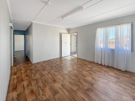 21 Place Avenue, Sarina - Photo 2