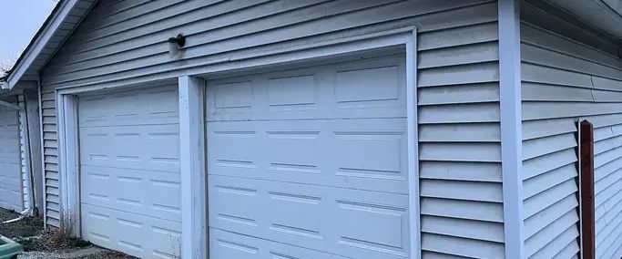 Double Garage for Rent – Spacious, Secure & Convenient with Automatic Doors | 619 29 Avenue Northwest, Calgary - Photo 1