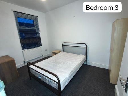 3 bedroom terraced house to rent - Photo 3