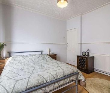 Kirkby St // Bed + Study Rooms // Sept, LN5 - Photo 6