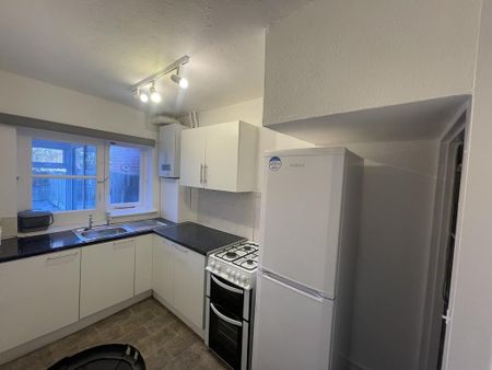 2 bedroom terraced house to rent - Photo 4