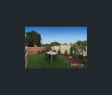 15 Sherlowe Crescent, Viewbank, Vic 3084 - Photo 6
