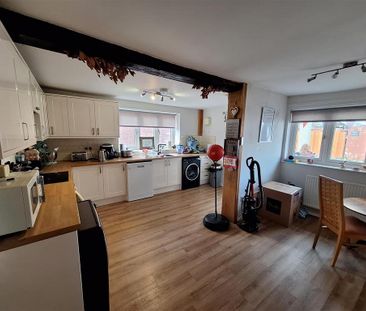 4 bedroom semi-detached house to rent - Photo 3