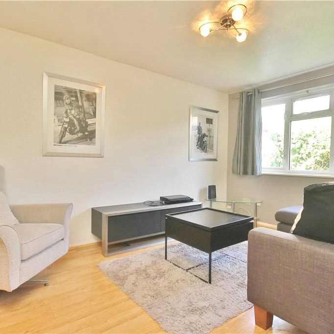 Wendover Road, Staines-upon-Thames, Surrey, TW18 3DW - Photo 1