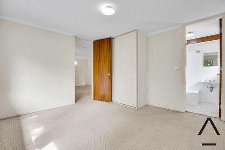 Spacious One Bedroom Apartment in a Prime Location - Photo 2