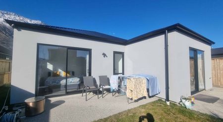 3 Bedroom, 2 Bathroom Home in Hanley's Farm - Photo 5