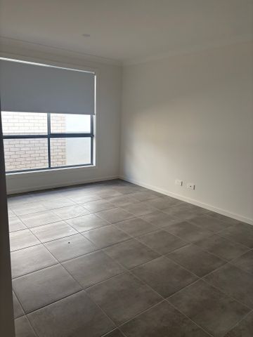 7 Perkins Street, Ripley QLD 4306 - House For Rent | Domain - Photo 3