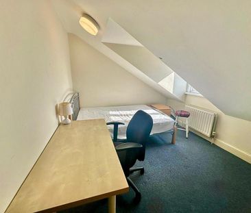 1 bedroom in a house share to rent - Photo 2