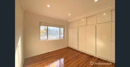 SPACIOUS FOUR BEDROOM HOME - WITHIN WALKING DISTANCE TO LOCAL SCHOOL - Photo 2