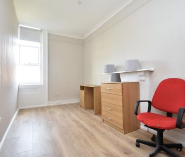 4 bedroom flat to rent - Photo 4