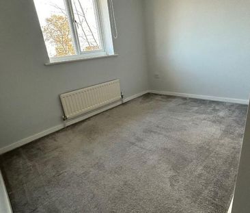 4 bedroom detached house to rent - Photo 3