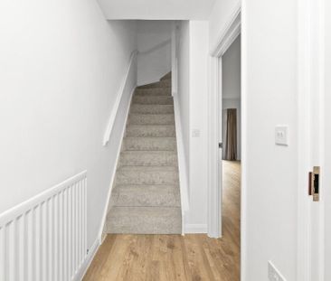2 bedroom end of terrace house to rent - Photo 2