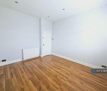 5 bedroom semi-detached house to rent - Photo 3