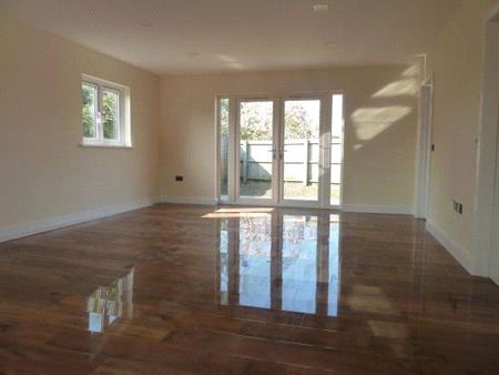 3 bedroom detached house to rent - Photo 4