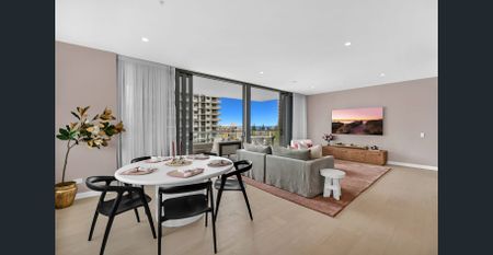 Furnished Luxury, Half Floor 3 Bedroom Apartment in Heart of Broadbeach - Photo 2