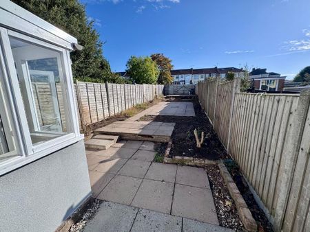 3 bedroom terraced house to rent - Photo 2