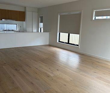 Near new unit in great location! - Photo 2
