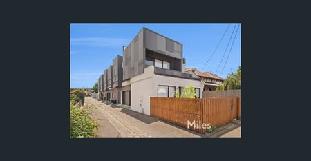 GREAT LOCATION! - Photo 2