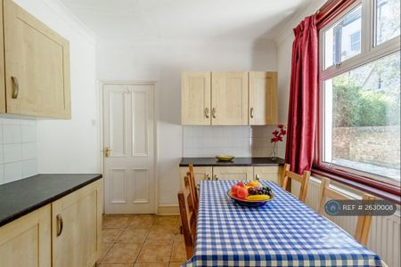 4 bedroom terraced house to rent - Photo 5