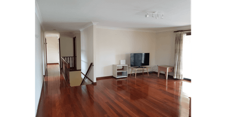 SPACIOUS FAMILY HOME IN A QUIET CUL-DE-SAC - Photo 2