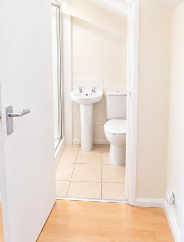 Studio Flat, Deer Park Road, SW19 - Photo 5