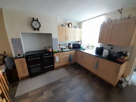 1 bedroom in a house share to rent - Photo 5