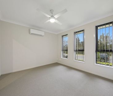 Modern unit with location conveniences - Photo 5