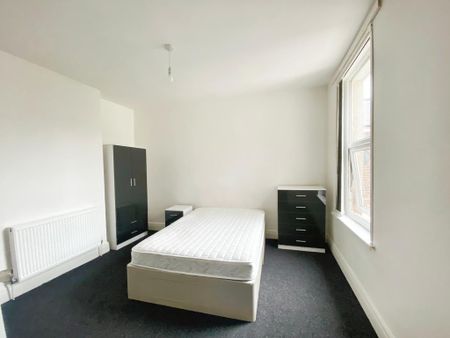 4 bedroom terraced house to rent - Photo 2