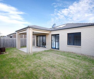 Three Bedroom Family Home - Photo 3