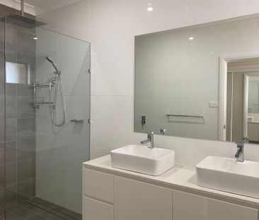 Large Family Home - Photo 6