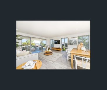 Indulgent Coastal Haven with High-End Finishes & Entertainer’s Alfr... - Photo 1