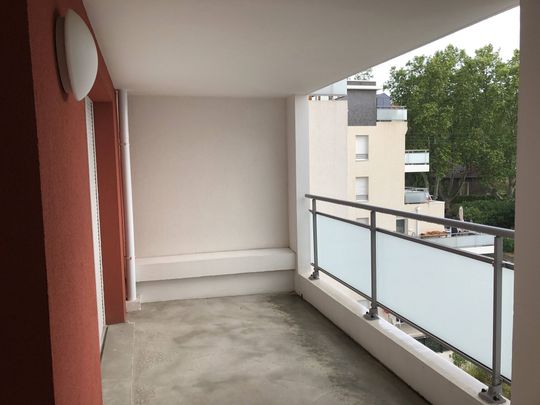 Appartement 3 pièces 55m2 MARSEILLE 11EME 855 euros - Photo 1