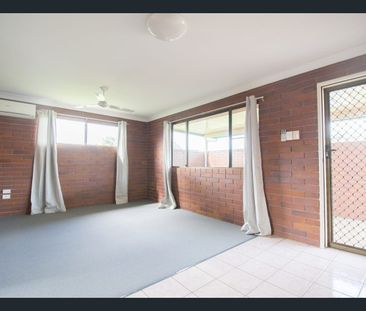 2/65 McCarthy Road, Avenell Heights, Qld 4670 - Photo 4