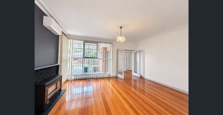 Comfortable Family Home in an Exceptional Doncaster East Location!!! - Photo 2