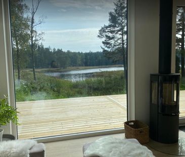 Vacker nybyggd villa, stora fönsterpartier vid en sjö, 30 min till ... - Foto 4