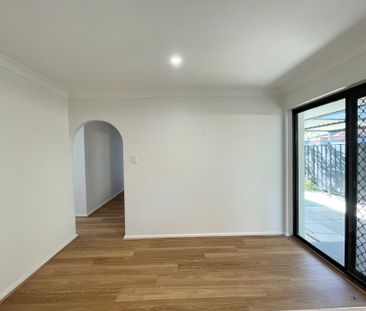 Spacious 3 x 1 Home - 6 month lease only - Photo 1