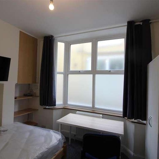 Devonshire Road, **student Apartment** Student Apartment **, Southampton, SO15 - Photo 1