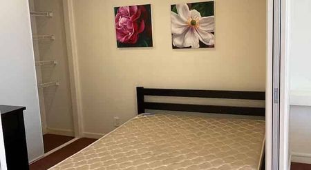 Large One bedroom apartment ready to move in - Photo 3