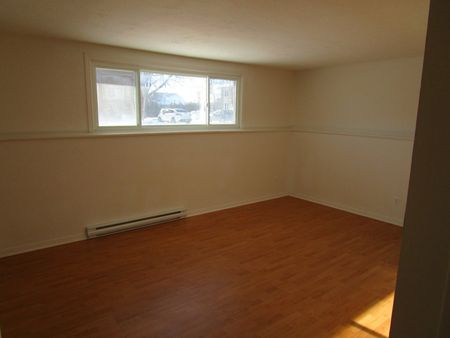 367 Raymond - Photo 3