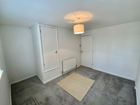 Woodend, Kingswood - Photo 4