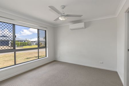 2/6 Cassinia Street, Mount Low - Photo 2