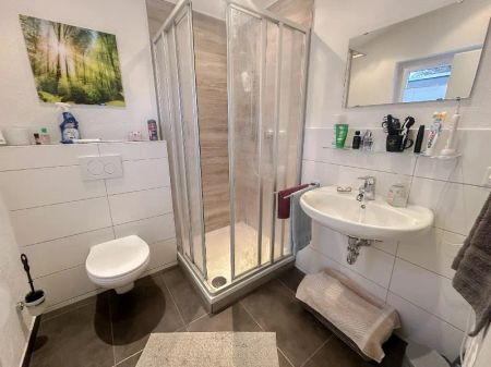 Nur für 1 Person! Schnuckeliger Bungalow in ruhiger Lage mit Garten - ca. 10 Min. bis A3! - Photo 5