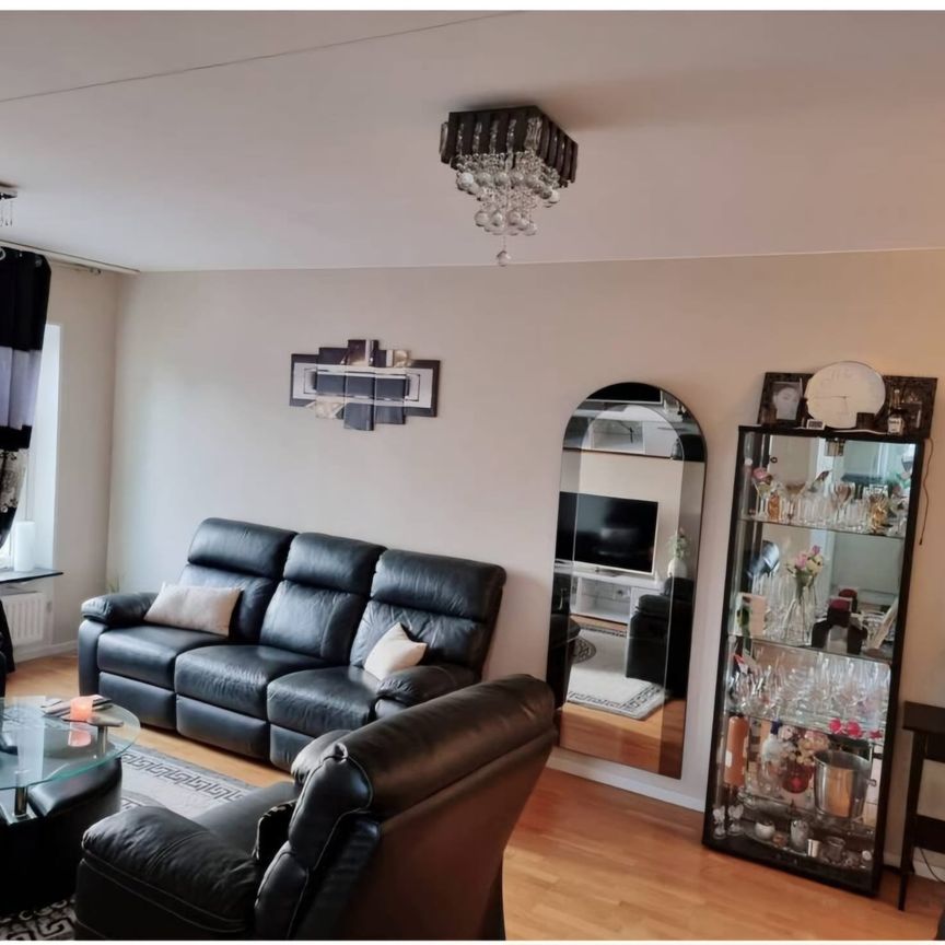 Loviselundsvägen, Hässelby - Photo 1