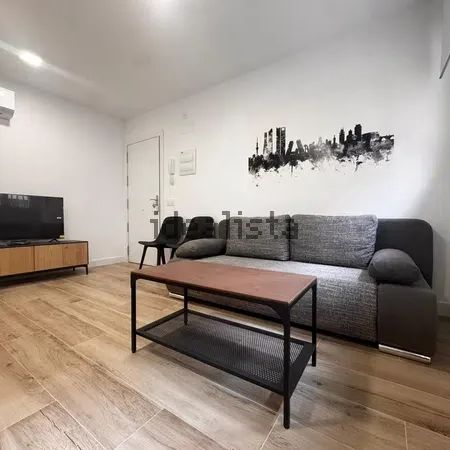 Alquiler de piso en Calle de la Infanta Mercedes, 46 - Photo 1