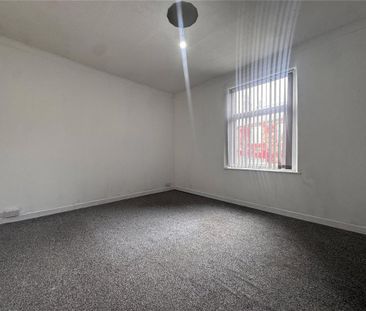 2 bedroom end of terrace house to rent - Photo 4