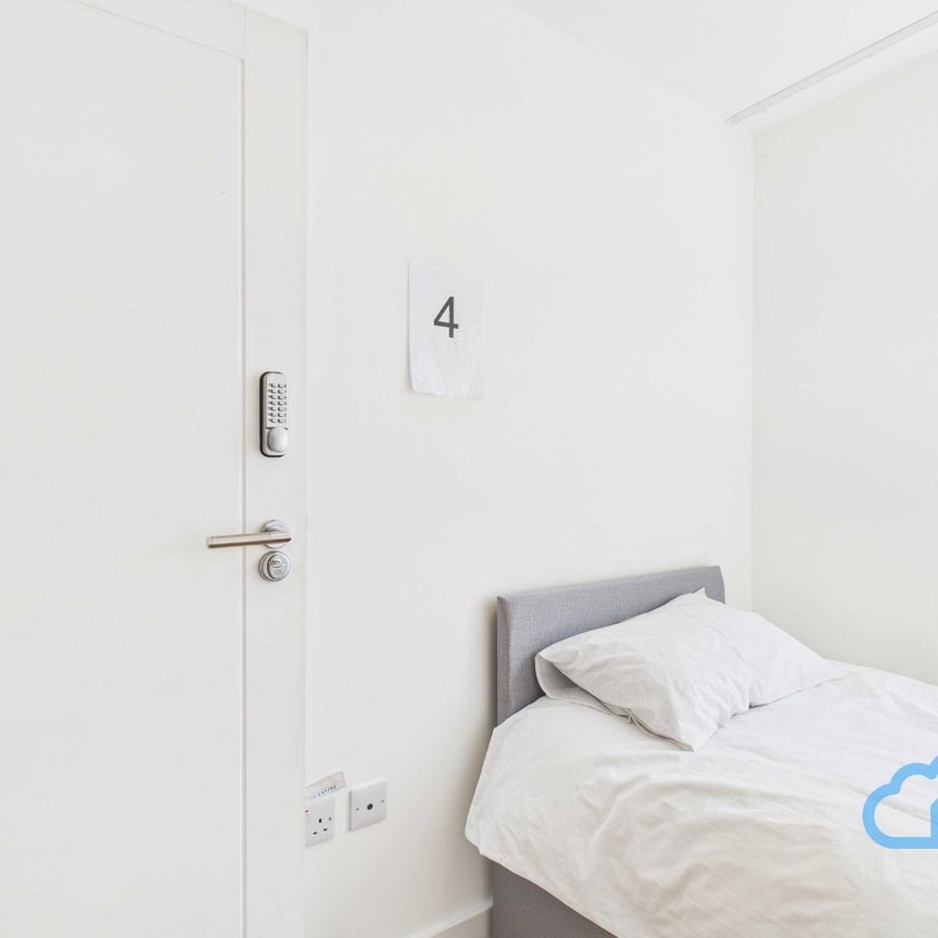 RM4 Eastmead | Farnborough | GU14 7SA - Photo 1